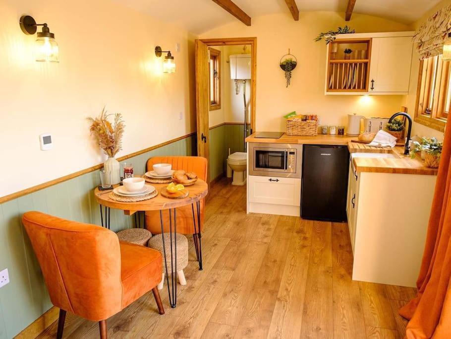 Lintmill Lodges - Heather Shepherds Hut Sorn Ngoại thất bức ảnh